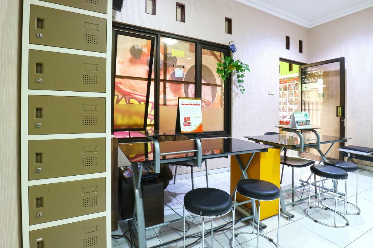 Pondok Backpacker Malang Exterior photo
